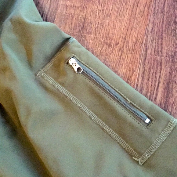 One Tooth Yoga water repellent jacket - Picture 3 of 5